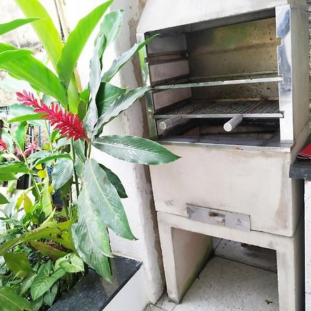 Apartamento Espacoso Localizado No Centro De Angra Dos Reis Kültér fotó